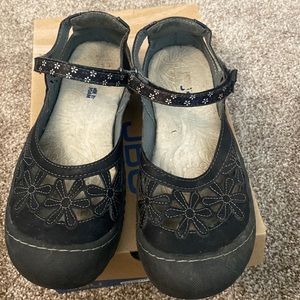 Black size 8.5 JBU by JAMBU Wildflower style shoes.